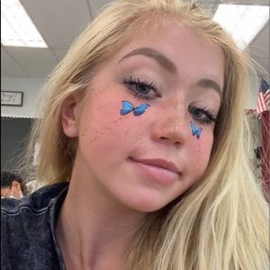 Meet your Posher, Abbey